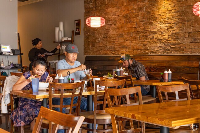 Saigon Noodles is the best spot to slurp your soup in Arnould Heights, Lafayette area.