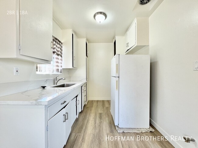 5625 W Jefferson Blvd unit 1, Los Angeles, CA 90016 - photo 2