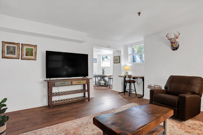 121 W Hall St unit A, Savannah, GA 31401 - photo 4