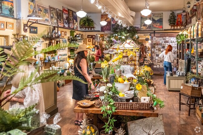 Lone Crow Bungalow is Bend's beloved gift shop and is located just minutes from Awbrey Butte.
