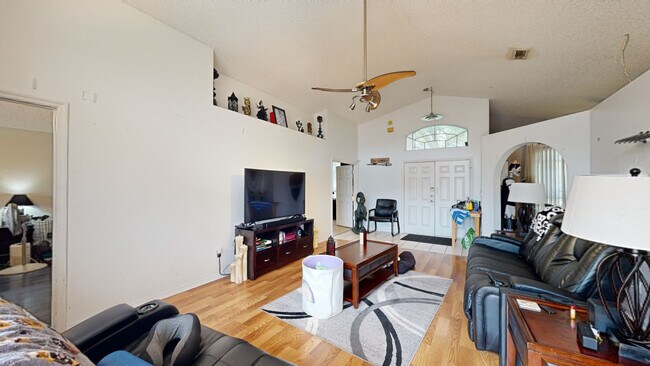 41 Nevada Loop Rd, Davenport, FL 33897 - photo 2