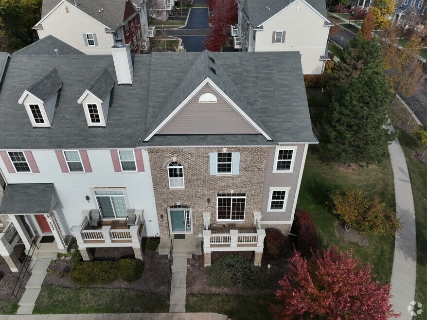 1090 Maubert Ct, Carol Stream, IL 60188 - photo 2