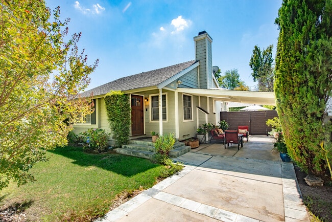 13964 Peach Grove St, Sherman Oaks, CA 91423 - photo 2