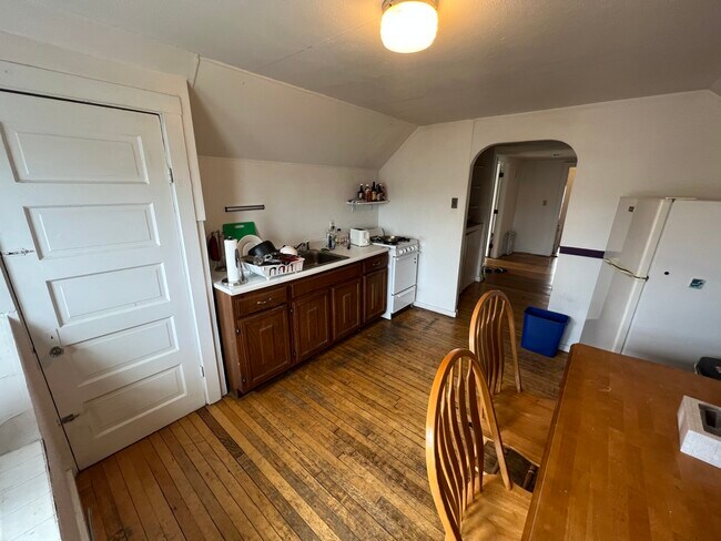 11 Burnham St unit 3, Somerville, MA 02144 - photo 6