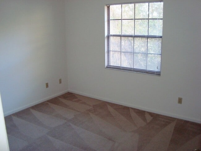 170 Baisden Rd unit 4, Jacksonville, FL 32218 - photo 7