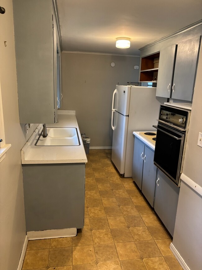 435 E 36th St, Erie, PA 16504 - photo 3