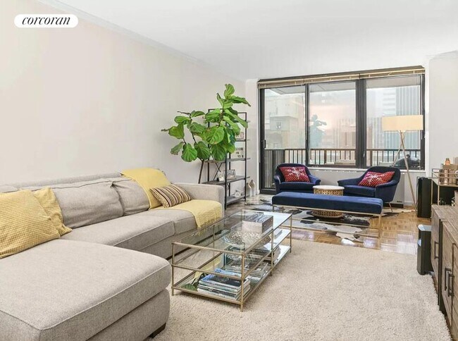 150 E 57th St, New York, NY 10022 - photo 5