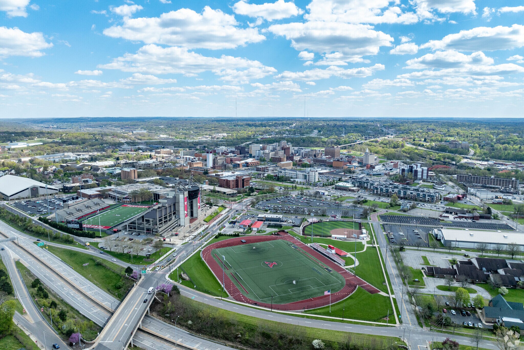 The Landsdowne neighborhood is conveniently located near Youngstown State University.