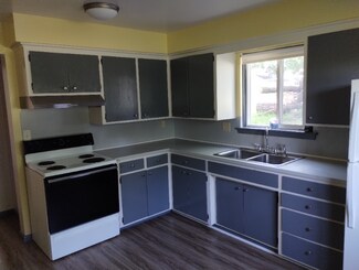 320 4th St SE Unit 1, Braham, MN 55006