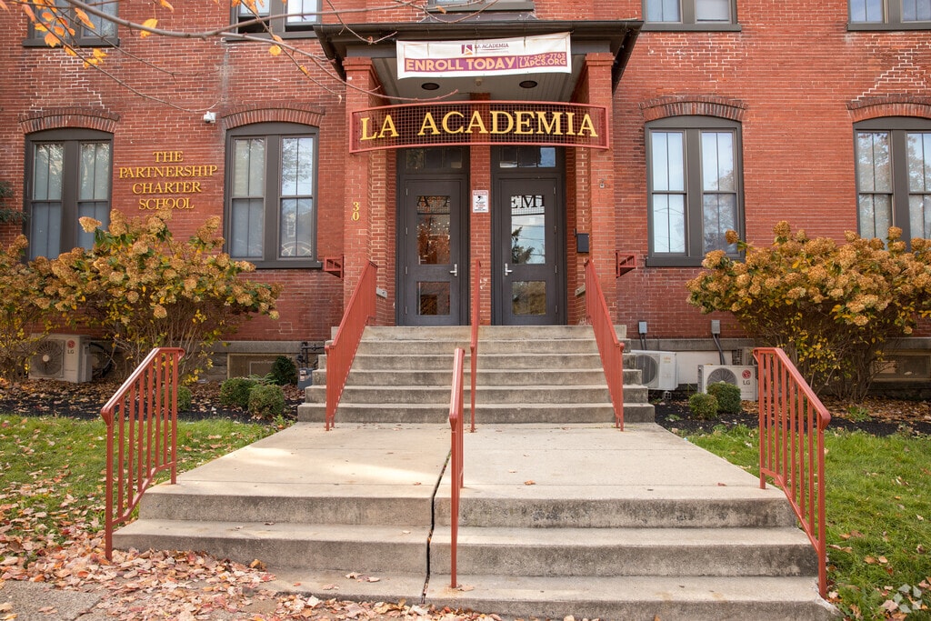 La Academia Partnership Charter School provides education in the neighborhood of 
East Side.