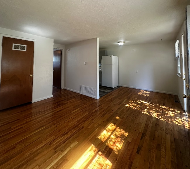 324 S Mckinley St unit 324 S McKinley, Casper, WY 82601 - photo 4