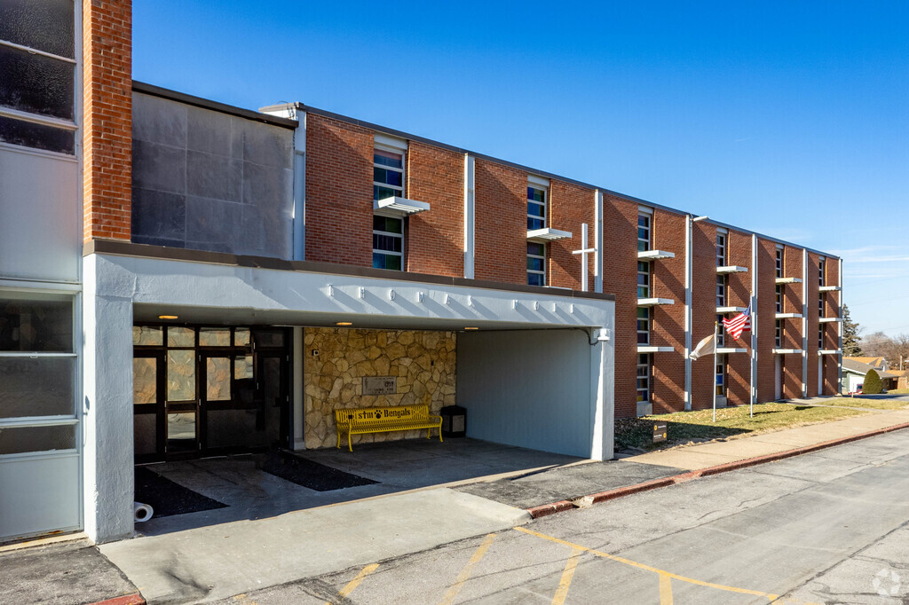 St Thomas More School provides Pre-K, Elementary & Middle School level educations.