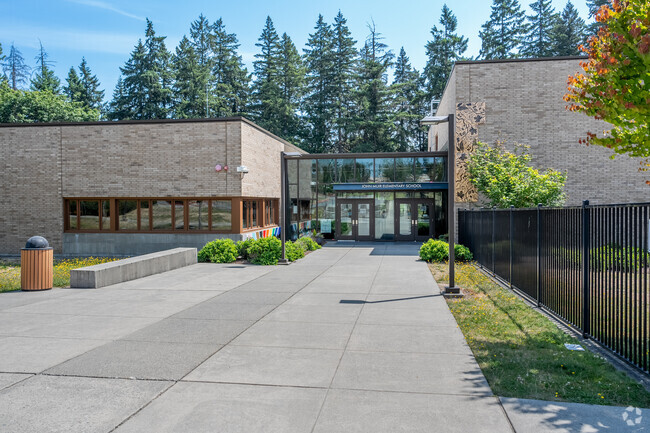 John Muir Elementary School is part of the Lake Washington School District.