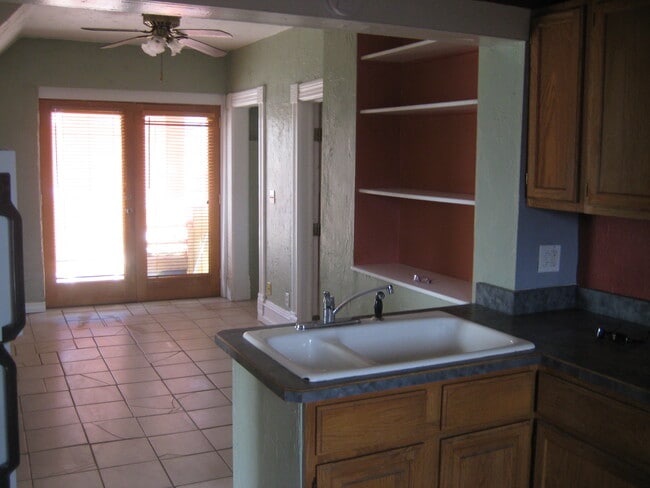 Nice western light and view of Grome park for small balcony/entryway