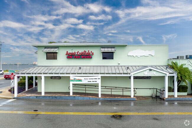 Crystal Lake residents love Aunt Catfish's On The River for its seafood and service.