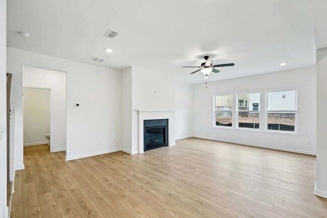 5445 Hargrove Way, Flowery Branch, GA 30542 - photo 6