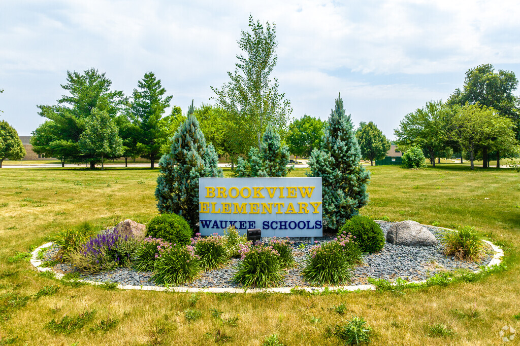 While residing in West Des Moines, Brookview Elementary School is part of Waukee Schools.