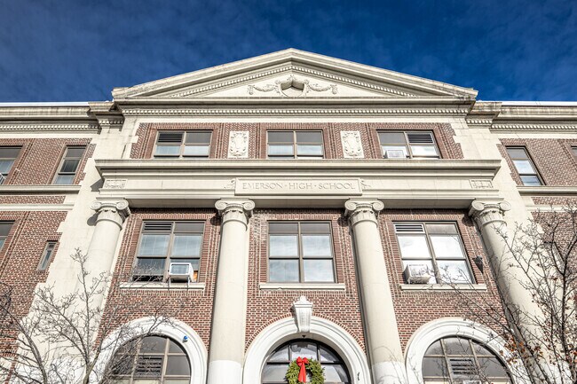 Emerson Middle School is a Public Middle School in Union City, NJ.