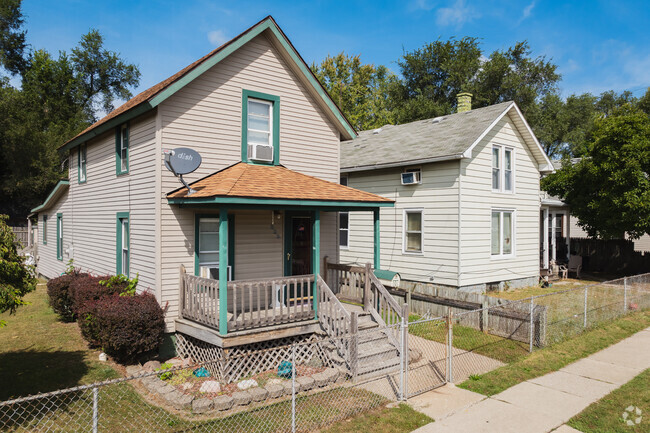 Southeast Monroe's streets are lined with a variety of home styles.