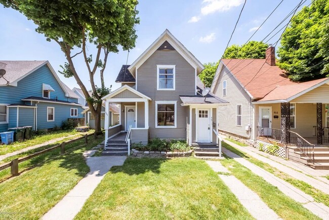 507 N Sycamore St unit 1st Floor, Lansing, MI 48933 - photo 2