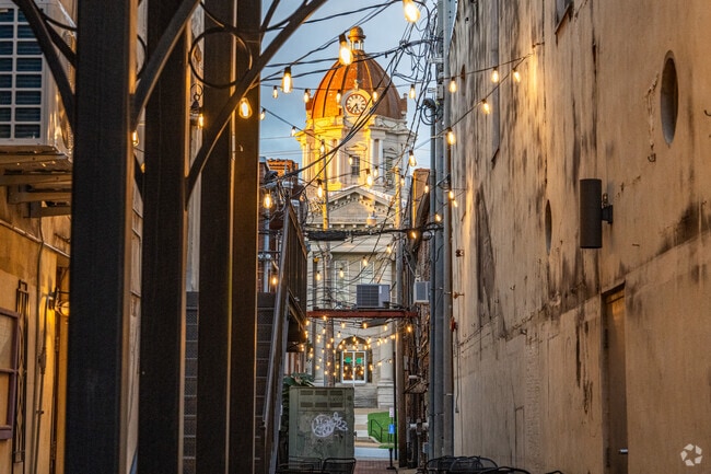 Just a short trip from Thomas Street, Historic Downtown Tupelo combines plentiful history with modern conveniences.