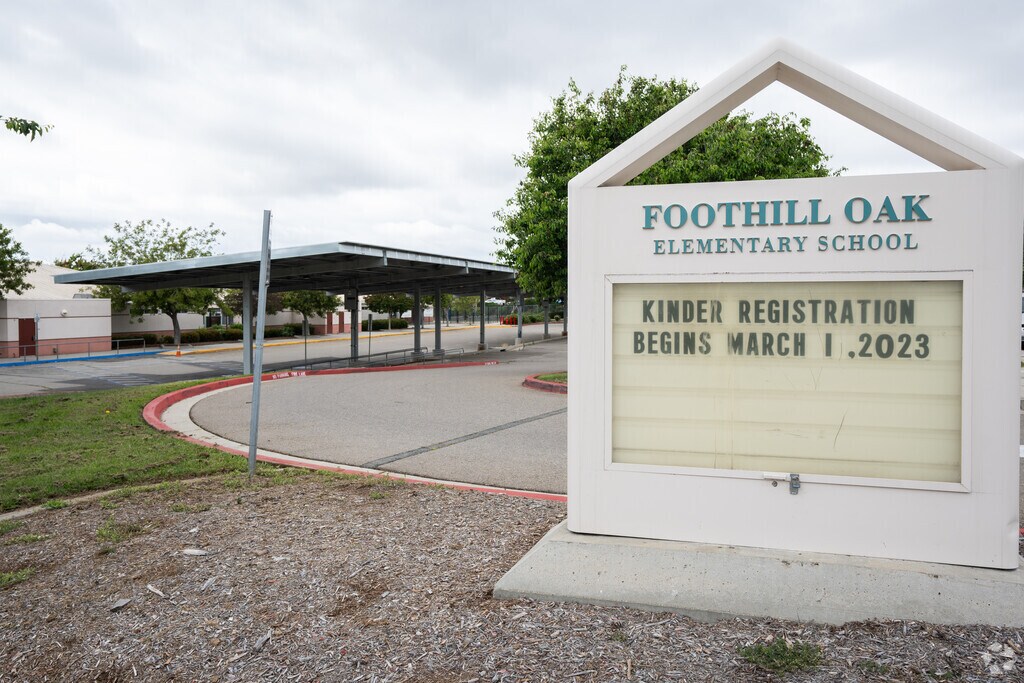 Entrance sign to the award winning school at Foothill Oak Elementary in Vista.