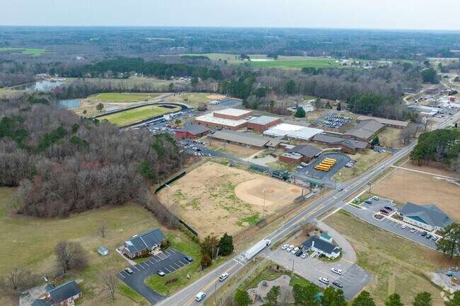 According to Niche.Com, Bunn High School has a student-teacher ratio of 17 to 1.