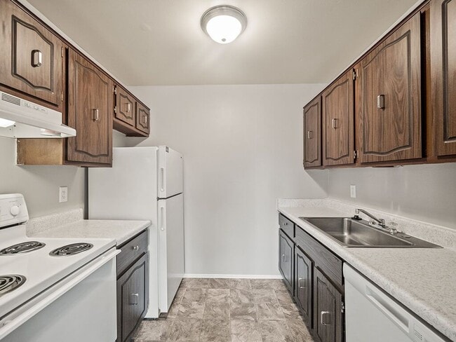 Pine Lake Manor, Keego Harbor, MI 48320 - photo 6