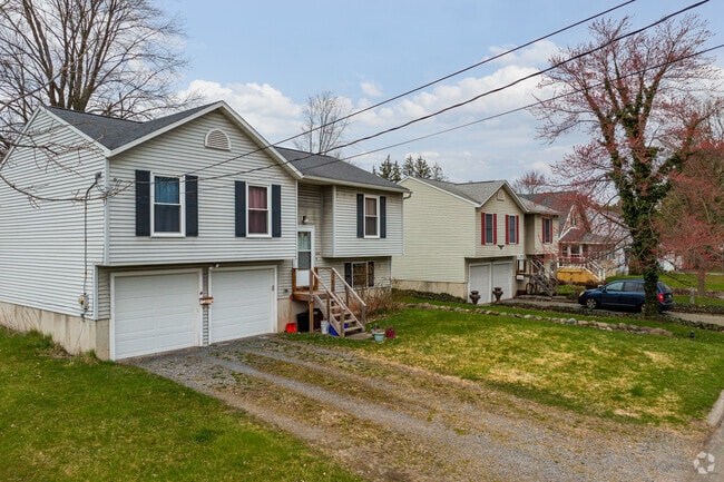 In East Syracuse you will find many types of homes, though ranch style are very popular.