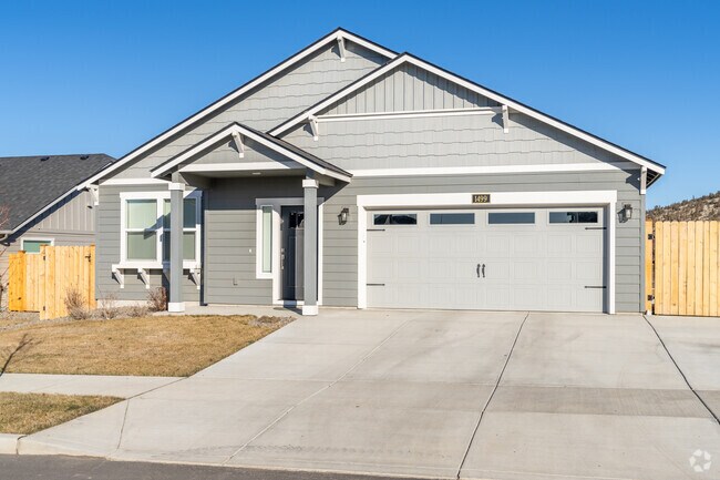 Single-family homes in Redmond have a media price of $529,900.