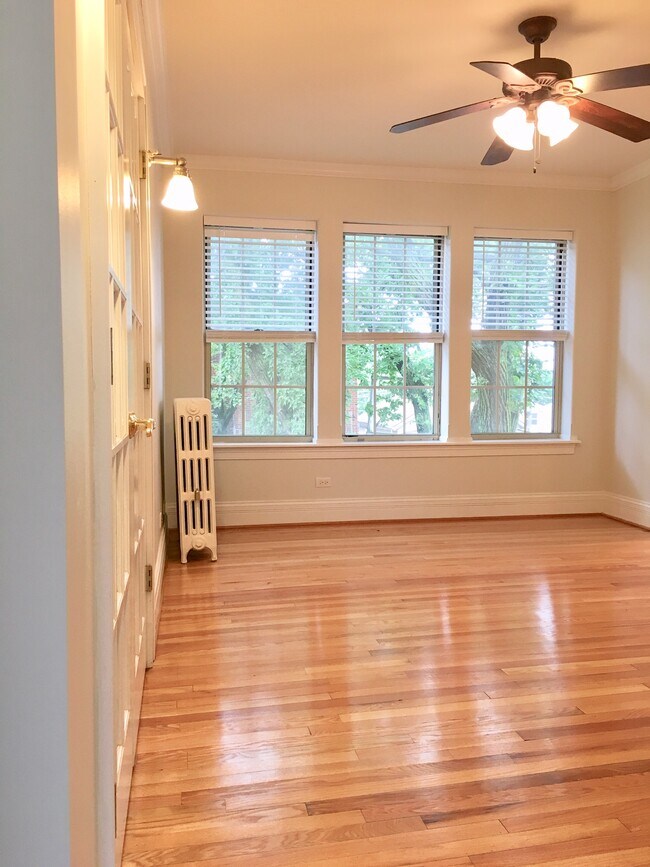 Clarence & Harrison Apartments, Oak Park, IL 60304 - photo 3