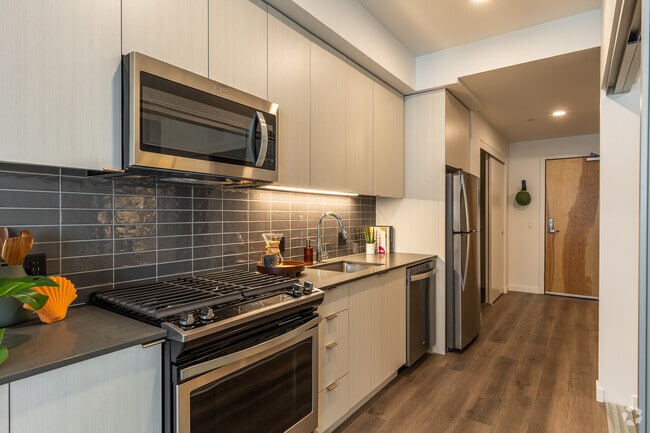 Amara, Portland, OR 97209 - photo 3