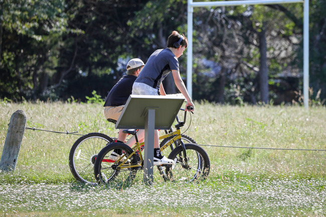 There are several bike paths throughout Park Meadows for residents to enjoy.