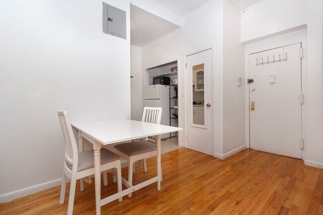 215 B E 95th St unit ID1032068P, New York, NY 10128 - photo 5