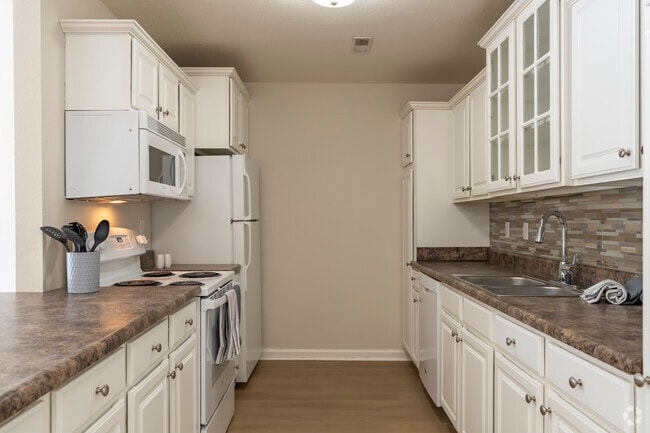 2BR, 2BA - 1,228SF - Aspen Lakes - Kitchen