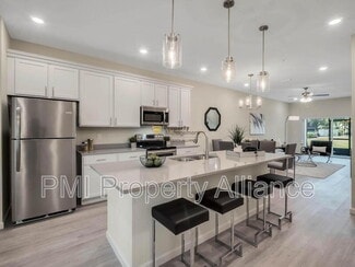 2916 Oak Park Way, Orlando, FL 32822