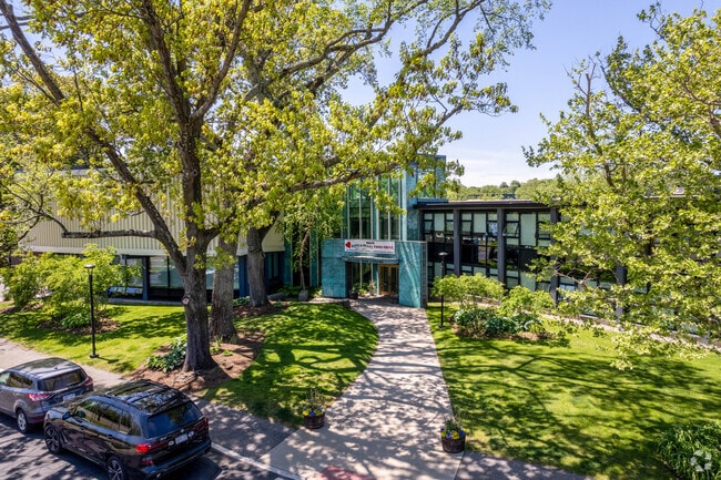 Front entrance to Buckingham Browne & Nichols School.