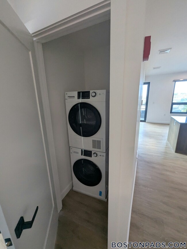 199 Gardner St Unit 412, Boston, MA 02132