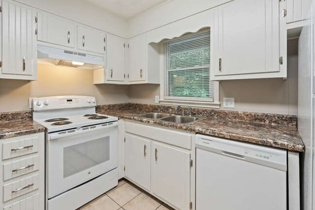 Westbury Place, Carrollton, GA 30117 - photo 3