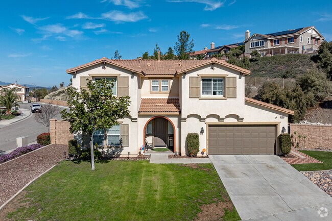 Lake Elsinore Hills homes provide a perfect balance of comfort, style, and affordability.