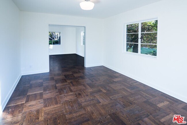 5420 Village Green, Los Angeles, CA 90016 - photo 7