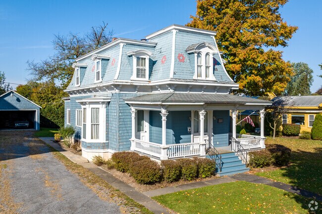 In Canastota you can also find Second Empire style homes built in the 1870s.