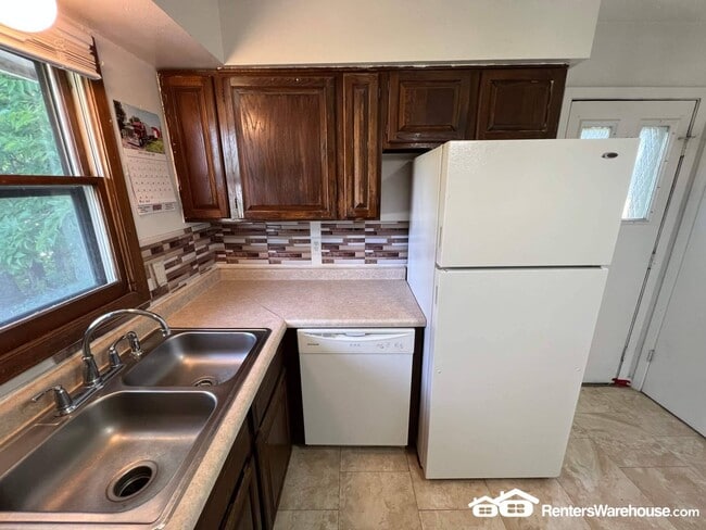 912 E Railroad Ave, Des Moines, IA 50309 - photo 7