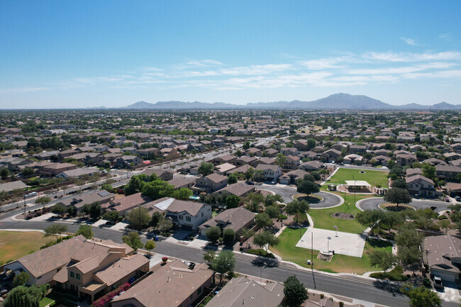 The Higley neighborhood is filled with high-end homes with beautiful community parks.