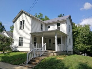 35 Walker St, Athens, OH 45701