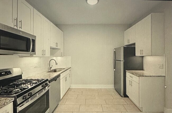 7600 N Sheridan Rd unit 104, Chicago, IL 60626 - photo 3