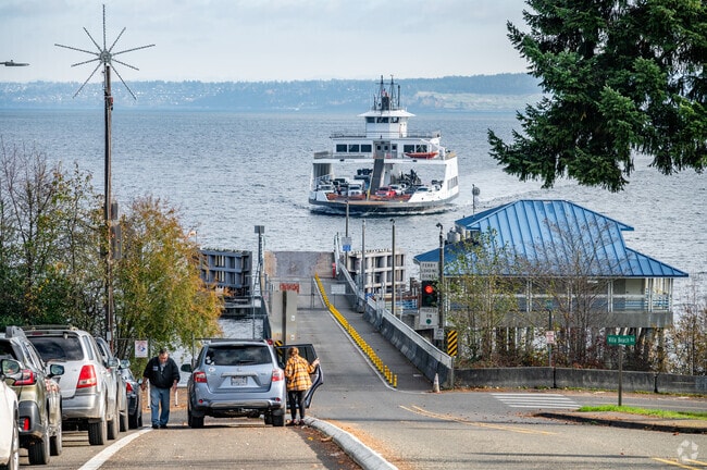 A line of cars on Anderson Island awaits the ferry.