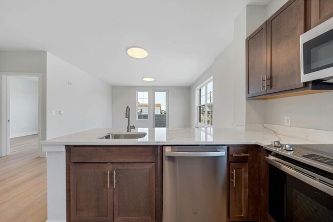 Central Parker Crossing, Clifton, NJ 07011 - photo 5