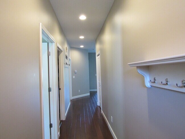 405 E Palace Row, Geneseo, IL 61254 - photo 2