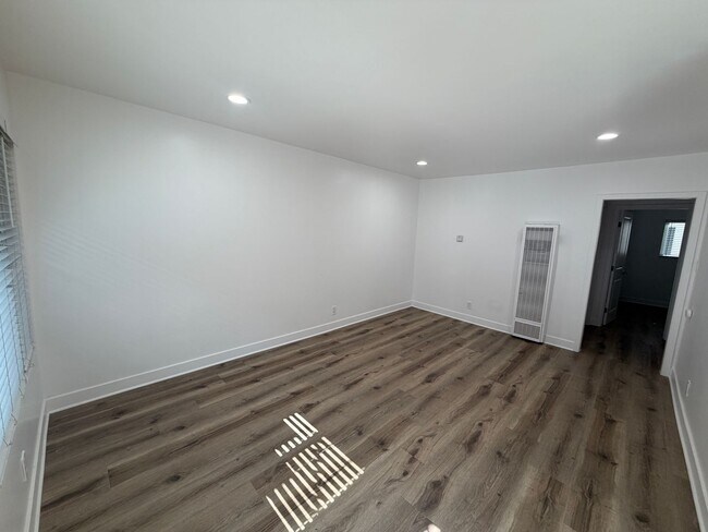 910, Long Beach, CA 90804 - photo 7